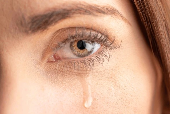 Role of tears in eye health