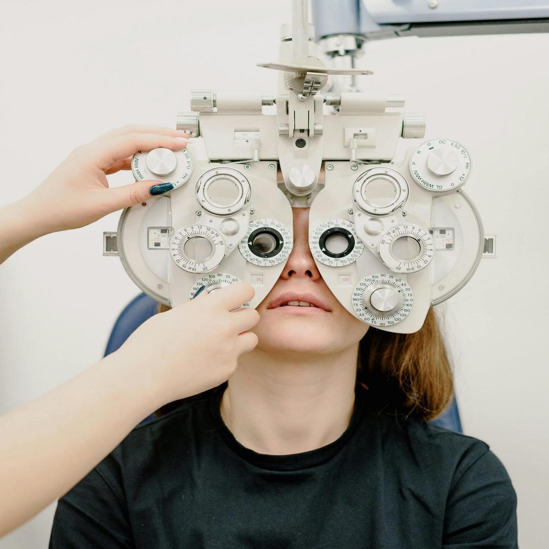 Refraction eye exams from the best eye doctors in Dilworth, Charlotte, near Myers Park, Uptown, South End, and SouthPark, NC.