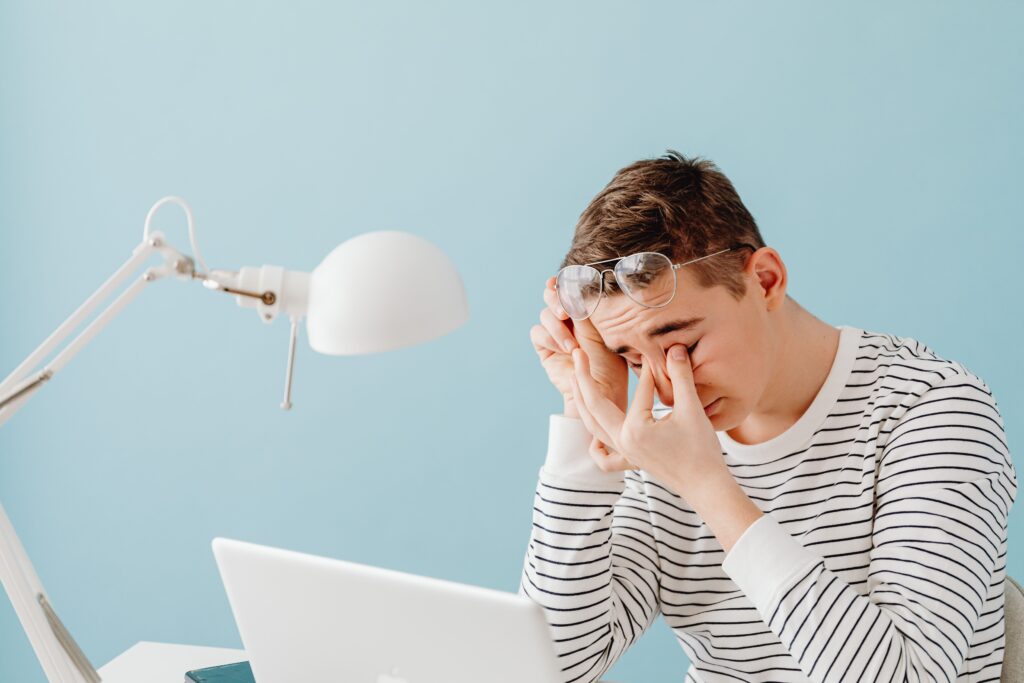Why Do We Blink 50% Less When Looking at Devices?
